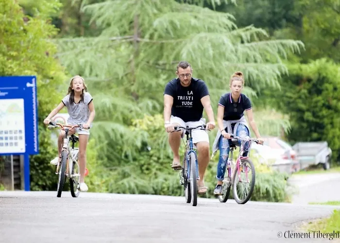 Camping 4 étoiles - Piscine - ccbadea 4* La Bastide-de-Sérou