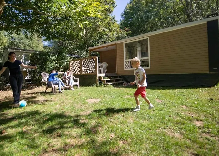 Camping 4 étoiles - Piscine - ccbadea La Bastide-de-Sérou