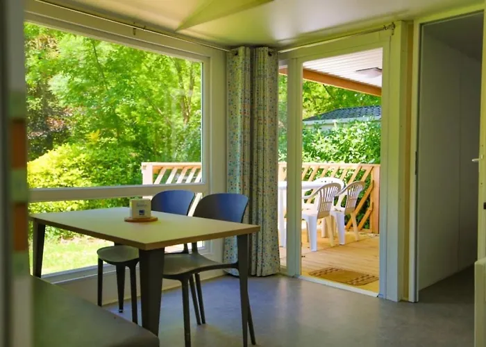 Camping 4 étoiles - Piscine - ccbadea 4* La Bastide-de-Sérou