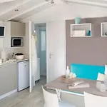 Campeggio ZEcamping 4 étoiles pet friendly club enfant piscine bar et restanrant La Bastide-de-Sérou